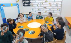 Miniklerden Renkli Keşif: Gece ve Gündüzü Boyayarak Öğrendiler