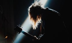 Şarkı Adı Nedir? Varsa Şekerin Çaya Gidelim Tamam Da Kanka Ne Alaka Kim Söylüyor?