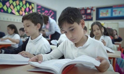 23 nisan tatili hafta sonuyla birleşti mi? Yarın okullar tatil mi? 24 nisan cuma okul var mı, yok mu?