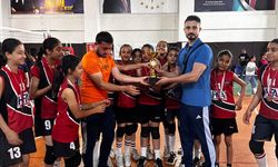 Bayındır’ın Kızları Zirvede: Filenin Sultanları Kupayı Kaldırdı