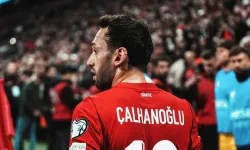 Hakan Çalhanoğlu direği kırma videosu gerçek mi? Hakan Çalhanoğlu kaleyi yıktı mı?