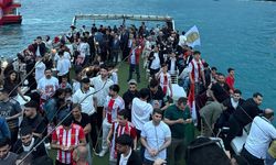 İstanbul Boğazı Kırmızı-Beyaza Büründü! Batman Petrolspor’a Muhteşem Şampiyonluk Kutlaması