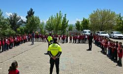 Kozluk’ta Öğrenciden Sürücüye Herkes Bilinçlendirildi