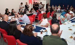 Protokol Yaşlılarla Bayramlaştı