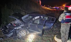 Şarampole Uçan Otomobil Hurdaya Döndü: 3 Kişi Yaşam Savaşı Veriyor