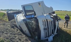 Beşiri Yolunda Feci Kaza: Tır Devrildi, Otomobil Tarlaya Savruldu