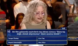 Bir film galasında seyircilerin taş atması sonucu "Bana taş değil, ekmek atıyorsunuz" diyen oyuncu kimdir?