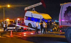 Gece Yarısı Feci Kaza: Minibüs Çöp Kamyonuna Çarptı, 1 Yaralı