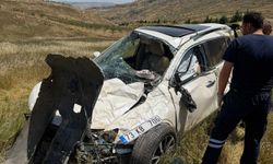 Hasankeyf Yolunda Korkunç Kaza: 2 Kişi Araçta Sıkıştı