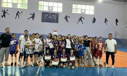 Küçük Kızlar Futsal İl Şampiyonluğu Kupası Fatih’in oldu