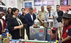 Öğrenciler Bilim ve Üretimle Sahneye Çıktı