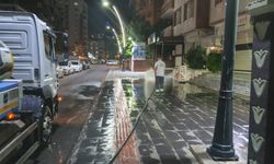 Sokaklar Köpüklü Su İle Yıkandı