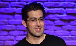 Doğu Demirkol’un Babası Kimdir, Ne İş Yapıyor? Ünlü Komedyen Neden "Babam Sayesinde Şiveli Konuştum" Dedi? Dr. Demirkol Oğlunun Komedyen Olmasını Neden İstemedi? Doğu Demirkol'un Anne ve Babası Ayrı mı?