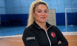 Esra Yılmaz Voleybol Milli Takım Kadrosunda