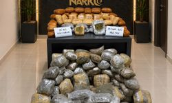 Gümrük Mühürlü Tırlardan 122 Kilodan Fazla Uyuşturucu Çıktı