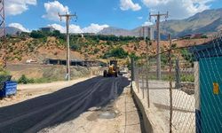 Sason’da bozulan köy yolları için dev asfalt seferberliği!