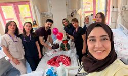 3 Yaşındaki Harun’a Hastanede Doğum Günü Sürprizi!