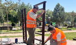 Yaz Aylarında Parklarda Bakım Ve Onarım Çalışmaları Sürüyor