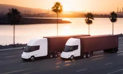 Lojistikte Yeni Çağ Başlıyor: Tesla, Yıllardır Ertelenen Elektrikli Tır Modeli Semi’nin Seri Teslimatlarına Başladı!