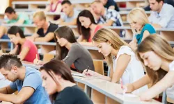 ÜNİVERSİTELİLERE CAN SUYU: ÖĞRENCİLERE BURS GİBİ MADDİ YARDIM DEVREDE! (ULAŞIM DESTEĞİ DÂHİL)