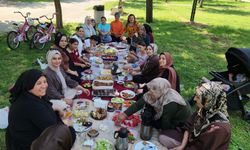 ÇATOM’da Mezuniyet Coşkusu: Kursiyerler Hem Öğrendi Hem Eğlendi