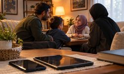 "Ekranlar bizi yanı başımızdakilerden uzaklaştırmamalı"