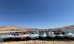 Hasankeyf’te Tekneler Kıyıya Çekildi! Turistler Tekne Turundan Mahrum Kaldı