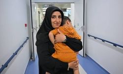 12 Yıllık Çocuk Hasretinin Ardından Milyonda Bir Görülen Hastalığı Yenerek İkizlerine Kavuştu