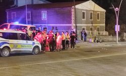 Motosikletli kurye ile otomobil çarpıştı: Bir yaralı