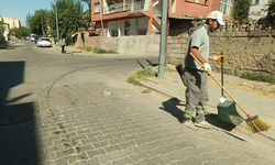 Okul ve Mahallelerde Temizlik Çalışmaları Sürüyor