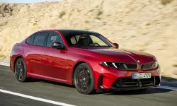 EFSANE SEDAN YENİDEN DOĞDU: 2027 BMW 3 SERİSİ NEUE KLASSE ÇİZGİLERİ, 437 BEYGİR GÜÇ VE FABRİKASYON DRIFT MODUYLA SAHNEYE ÇIKTI!