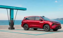 BYD Atto 8 Tanıtıldı: 5 Dakikada Yüzde 70 Şarj, 764 Beygir Güç ve 7 Koltuk!