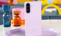 KULLANICILAR YİNE HÜSRANA UĞRADI: Samsung Popüler Modelinde Radikal Değişikliği İptal Etti!