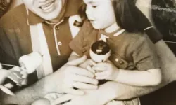 Yeşilçam’ın "Altın Çocuk" Lakaplı Efsanesi Göksel Arsoy’un Kızı Aşkım Arsoy Kimdir ve Sanat Dolu Aile Kökenleri Nelerdir?