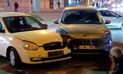Batman’da Köprülü Kavşakta Kaza! İki Otomobil Çarpıştı
