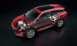 ÇİN DEVİNDEN SAVAŞ İLANI: BYD, ELEKTRİKLİ ARAÇLARDA YENİ BİR DEVRİM BAŞLATACAK KATI HÂL BATARYALARINI İLK KEZ 2027’DE YOLLARA ÇIKARIYOR!