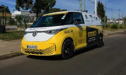 VOLKSWAGEN ID. BUZZ ZORLU PARKURDA KUSURSUZLUĞUN TARİHİNİ YAZDI! 92 ÜLKE, 100 BİN KİLOMETRE VE TEK BİR ARIZA BİLE YOK!
