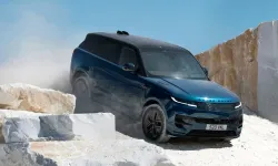 YENİ RANGE ROVER SPORT ELECTRIC V8 GÜCÜ, 600 KM MENZİL VE ROKET HIZLANMAYLA SAHNEYE ÇIKTI!