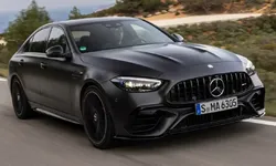 Asfaltı Yakaracak Dev Geri Dönüş: Efsanevi Mercedes-AMG C63 İki Ayrı Canavarla Sahneye Çıkıyor!