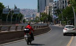 Aylık 200 Bin TL Kazanan Motokuryelerin Altın Çağı Neden Sona Erdi? Günde 14 Saat Çalışan Bir Kuryenin Net Kazancı Bugün Ne Kadar? Kurye Sektöründeki Arz-Talep Dengesi Maaşları Nasıl Etkiledi?