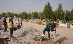 Asri Mezarlığı’nda Kış Mesaisi! Kabir Yolları Düzenleniyor