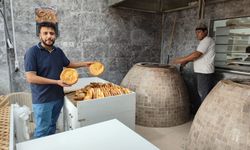 Doğal Tandır Ekmeğine Yoğun İlgi: Günde 2 Bin Ekmek Üretiyor