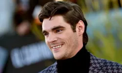 RJ Mitte Gerçek Hayatta da Engelli miydi?, RJ Mitte'nin Sevgilisi Kim?