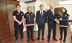 İtfaiyecilerden Vali Canalp’e Anlamlı Ziyaret