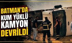 Batman’da Kum Yüklü Kamyon Devrildi