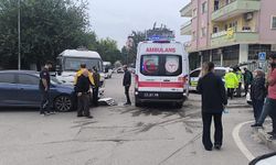 Minibüs ile Otomobil Çarpıştı: 1 Kadın Yaralandı