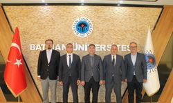 PROF.DR. KARAHOCAGİL’DEN REKTÖR DEMİR’E ZİYARET