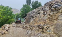 Sason’da Yağış Sonrası Köy Yollarına Hızlı Müdahale