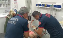 PARMAKLARINI YÜZÜK VE HALKAYA SIKIŞTIRDILAR