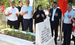 Şehit kabirlerini ziyaret ettiler